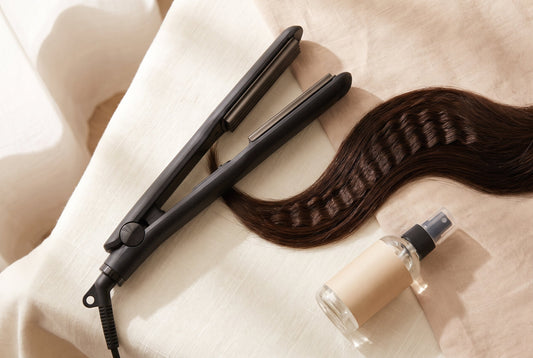 Ceramic-plate hair crimper with crimped hair texture and heat protectant — best hair crimper in India