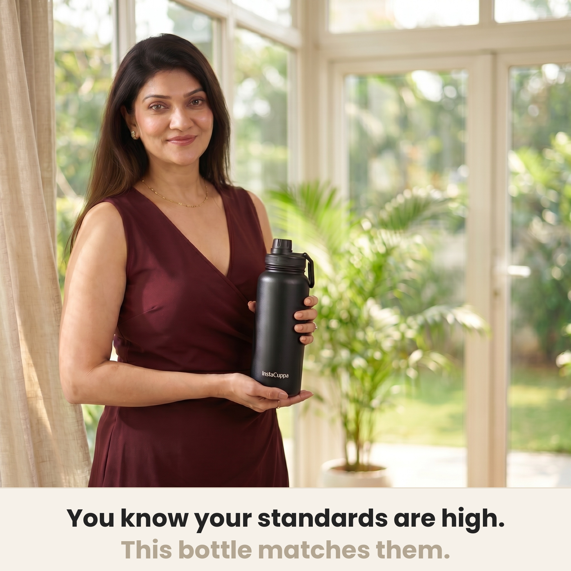 InstaCuppa Insulated Water Bottle 1000 ml - Black - In Use